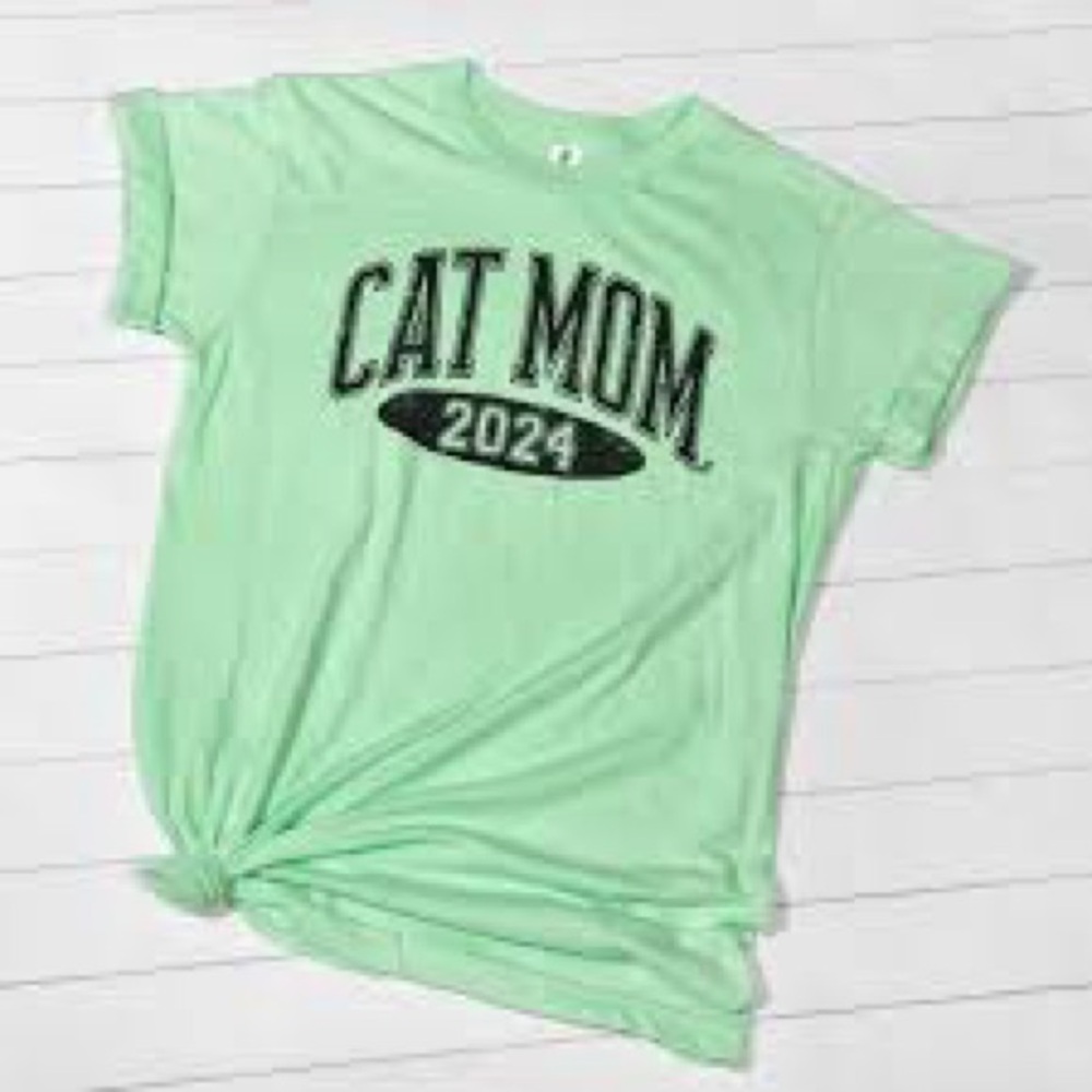 Cat Lady Small Bright Green Cat Shirt “Cat Mom 2024” NEVER WORN